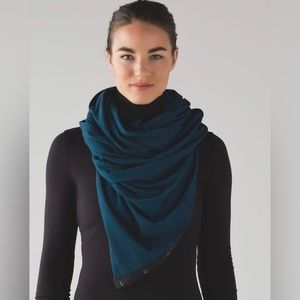 Lululemon Vinyasa Scarf | Running Luon Spray Jacquard Capri Black